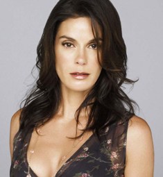 Teri Hatcher suffering from swine flu?